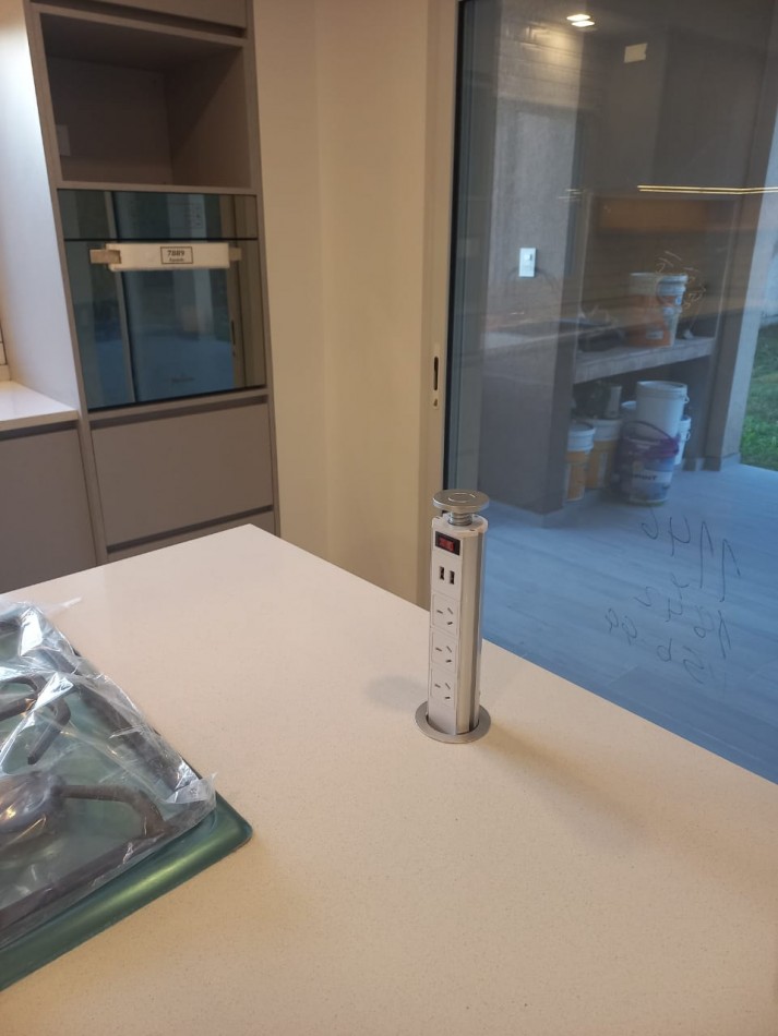 CASA EN VENTA A ESTRENAR EN BARRIO CERRADO EN MUÑIZ