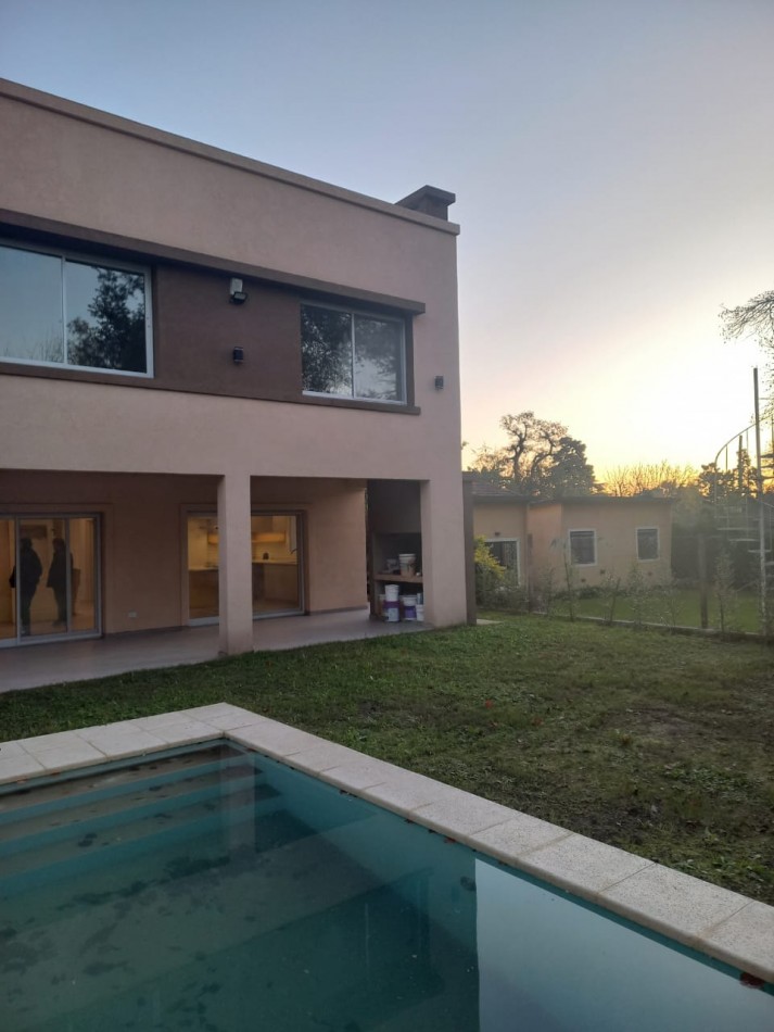 CASA EN VENTA A ESTRENAR EN BARRIO CERRADO EN MUÑIZ