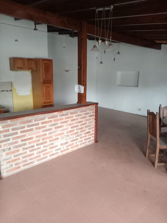 CASA EN DOS PLANTAS DE 4 AMBIENTES EN MUÑIZ