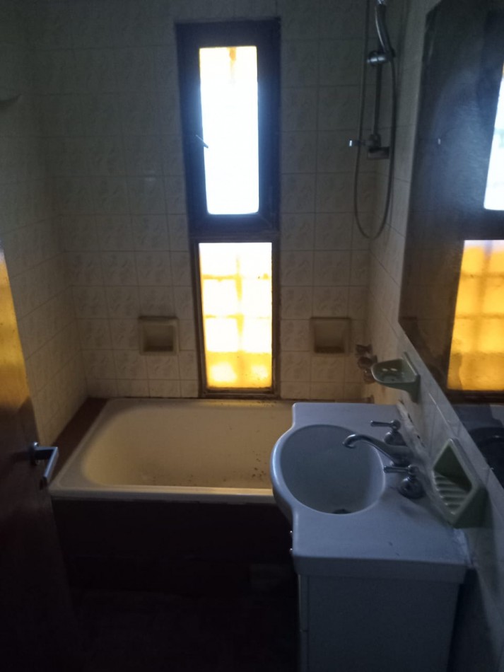 CASA EN DOS PLANTAS DE 4 AMBIENTES EN MUÑIZ