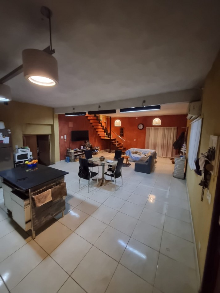 CASA CON PILETA EN MALVINAS ARGENTINAS