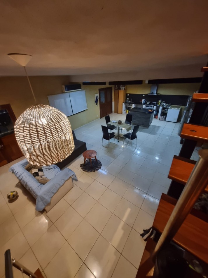 CASA CON PILETA EN MALVINAS ARGENTINAS