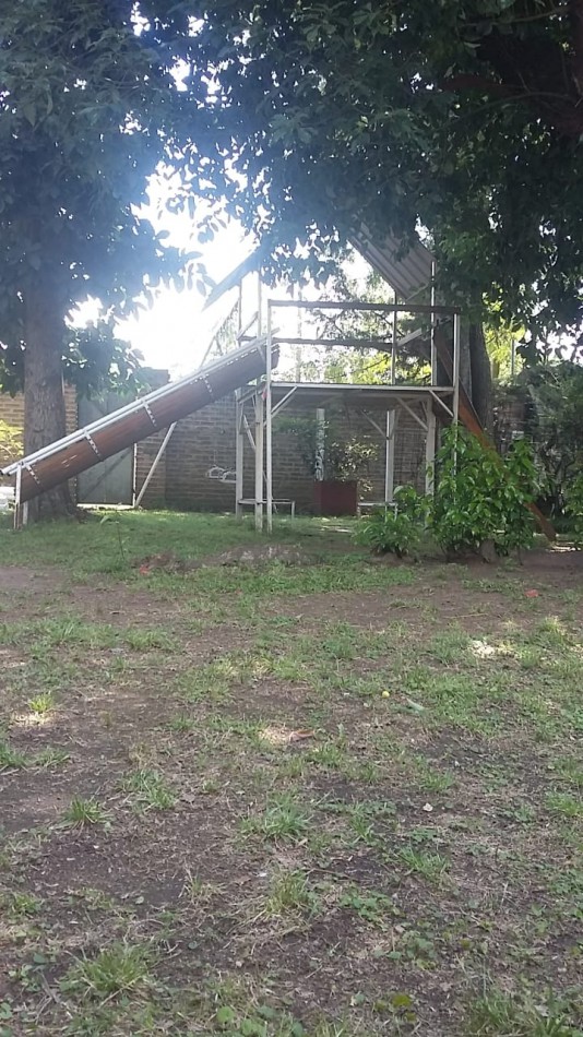 CASA CON PILETA EN MALVINAS ARGENTINAS