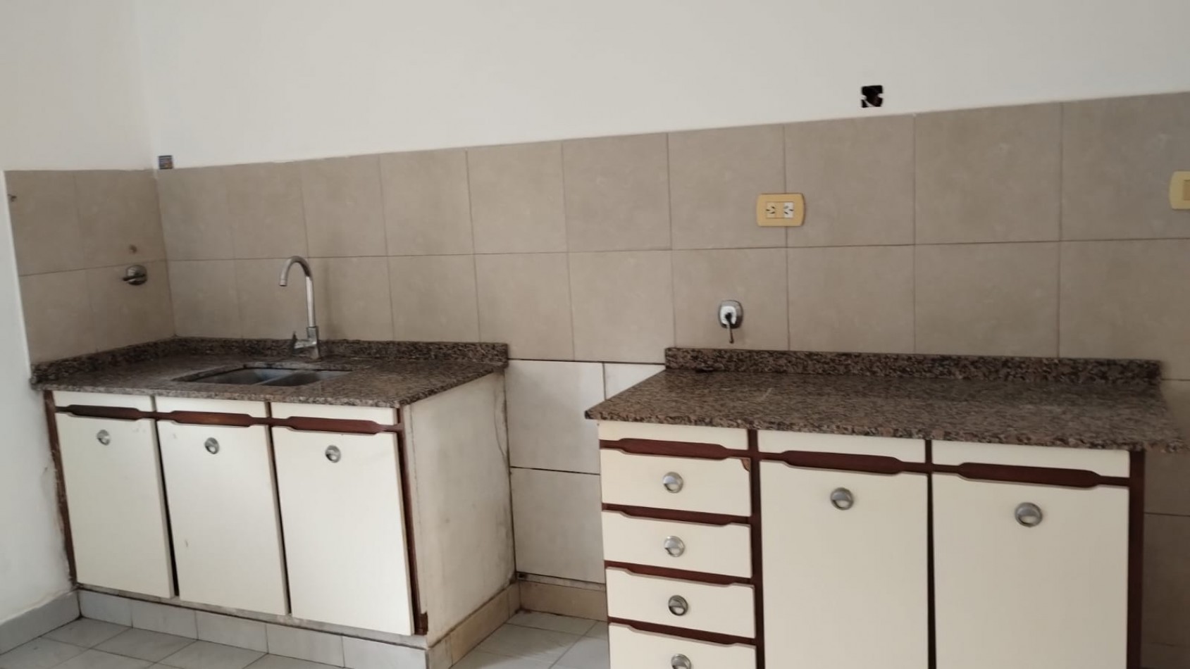 CASA  DE 3 AMBIENTES CON DEPARTAMENTO EN JOSE C PAZ