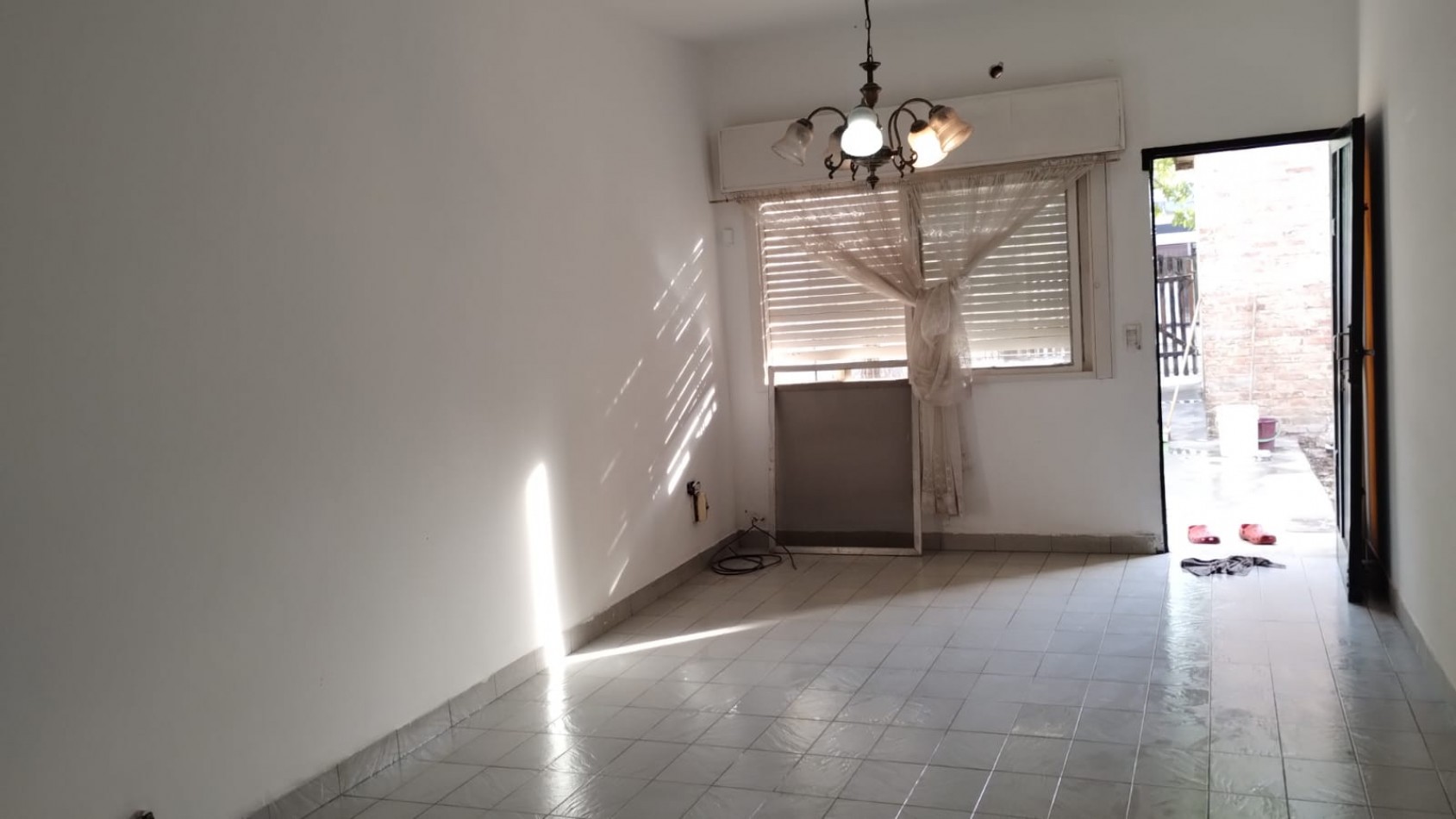 CASA  DE 3 AMBIENTES CON DEPARTAMENTO EN JOSE C PAZ