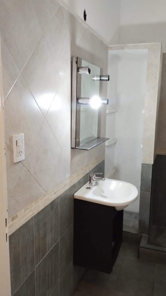 CASA  DE 3 AMBIENTES CON DEPARTAMENTO EN JOSE C PAZ