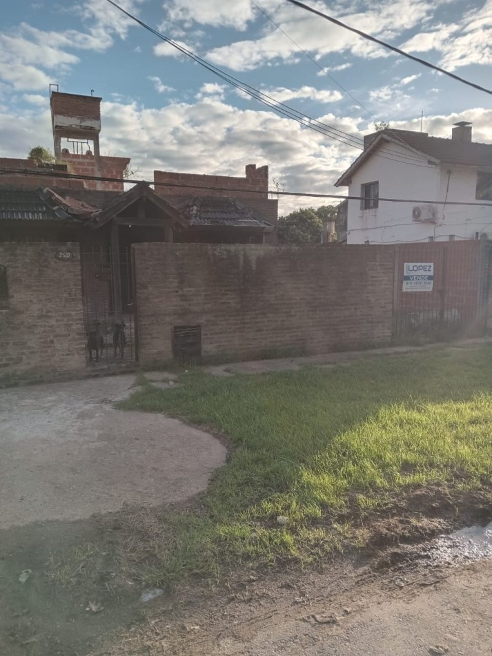 CASA A TERMINAR EN SAN  MIGUEL EN AMPLIO LOTE