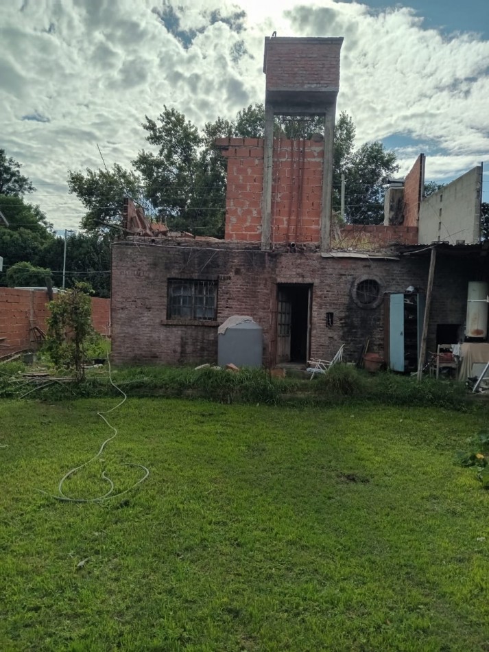 CASA A TERMINAR EN SAN  MIGUEL EN AMPLIO LOTE