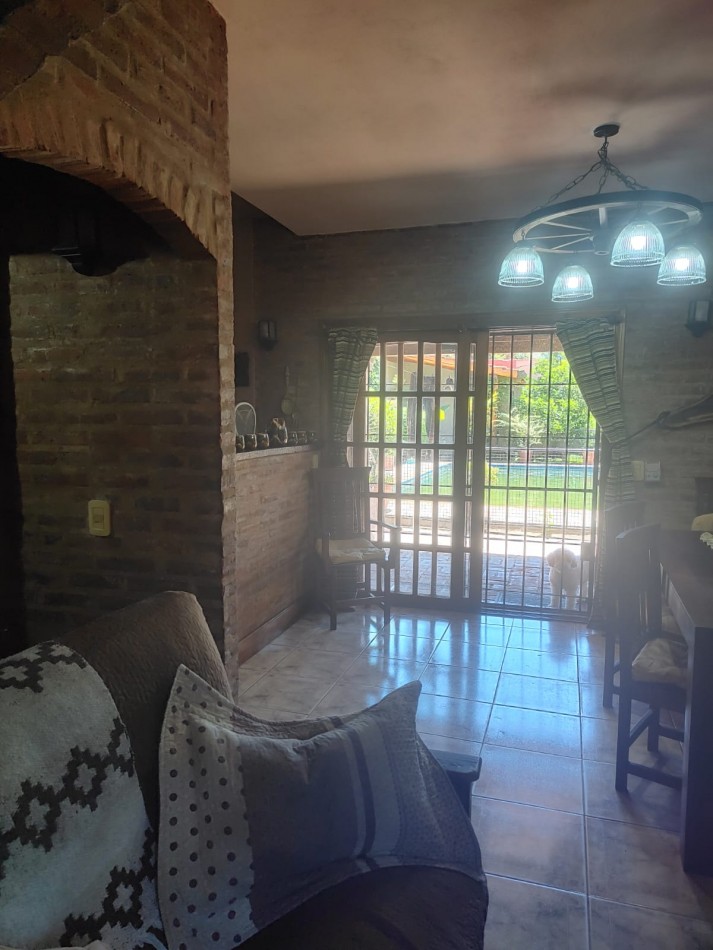 CASA EN VENTA CON PILETA EN DON TORCUATO 