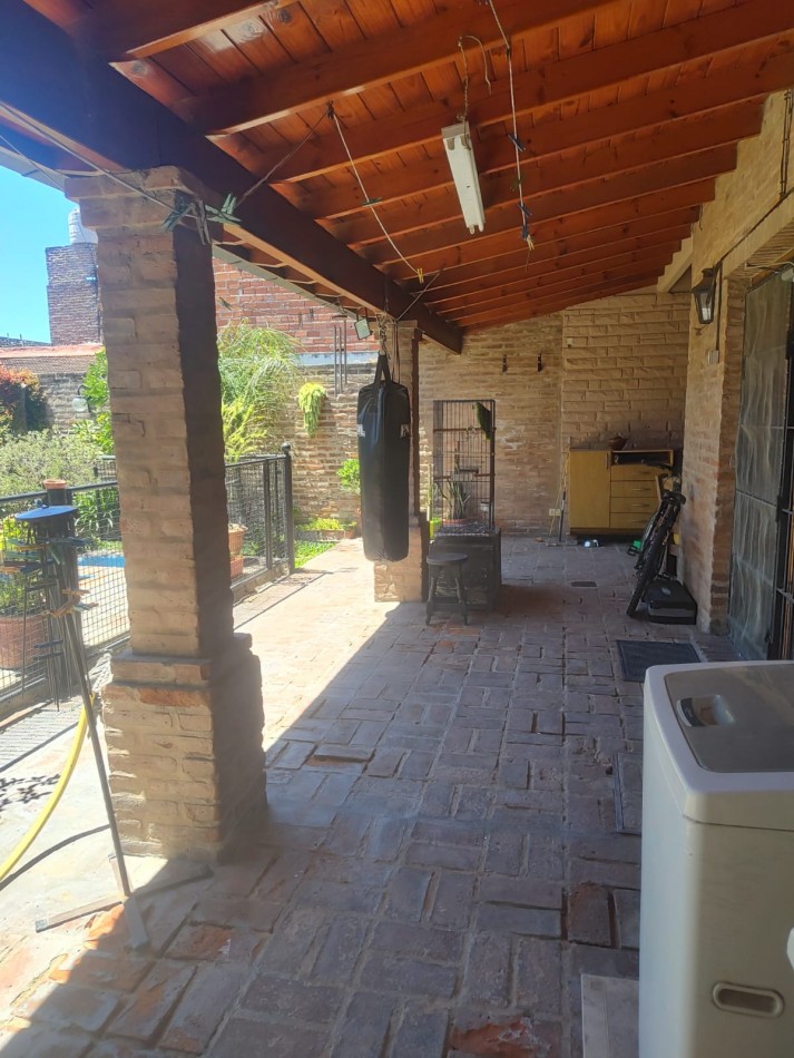 CASA EN VENTA CON PILETA EN DON TORCUATO 