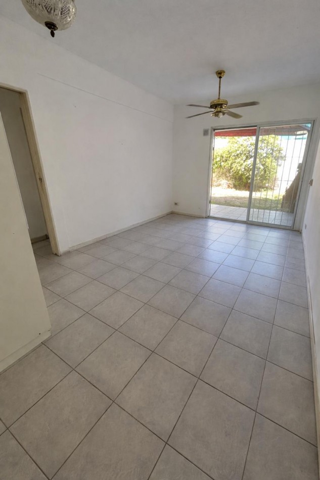 DEPARTAMENTO EN SAN MIGUEL CON JARDIN Y COCHERA